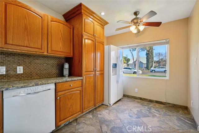 Detail Gallery Image 9 of 25 For 211 S 3rd Ave, Upland,  CA 91786 - 2 Beds | 2 Baths