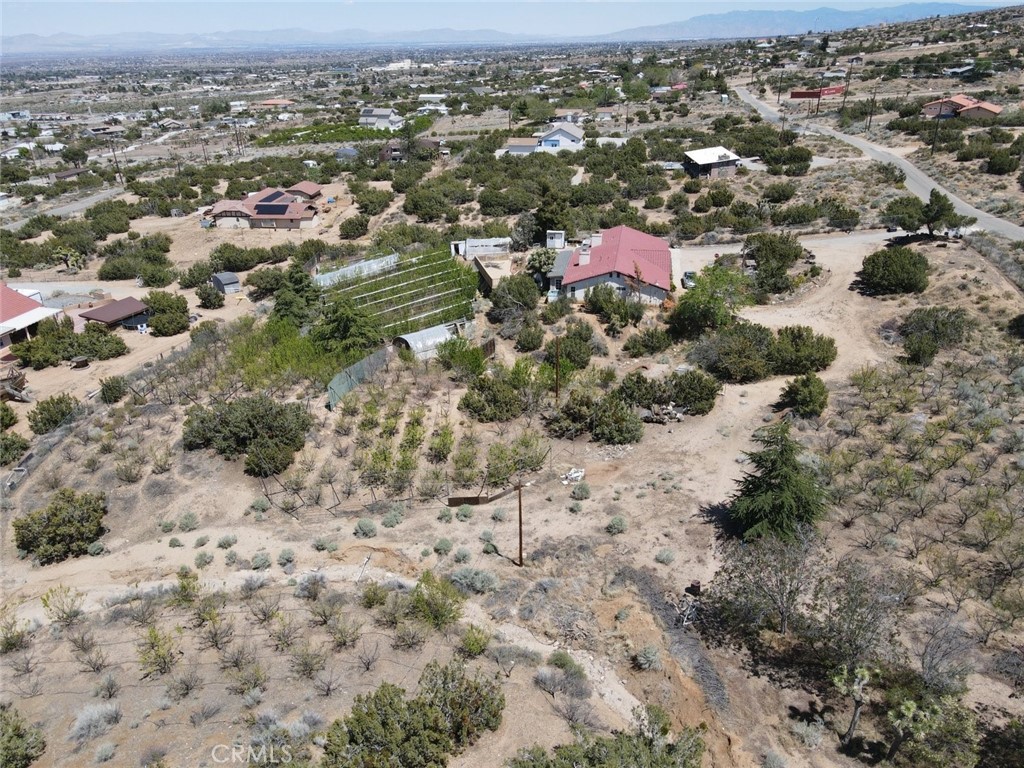 https://media.crmls.org/medias/e6875392-476d-4481-a9e0-01ba32a26674.jpg?preset=X-Large