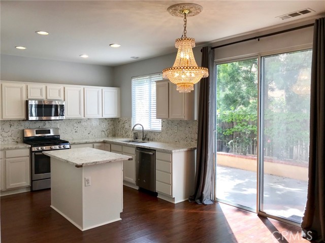 Detail Gallery Image 3 of 8 For 15 Brookhollow, Irvine,  CA 92602 - 3 Beds | 2/1 Baths