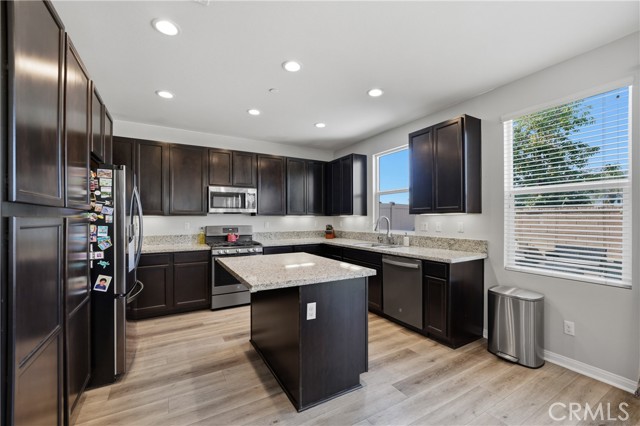 Detail Gallery Image 7 of 56 For 1176 Woodbury Ln, Mentone,  CA 92359 - 4 Beds | 3 Baths