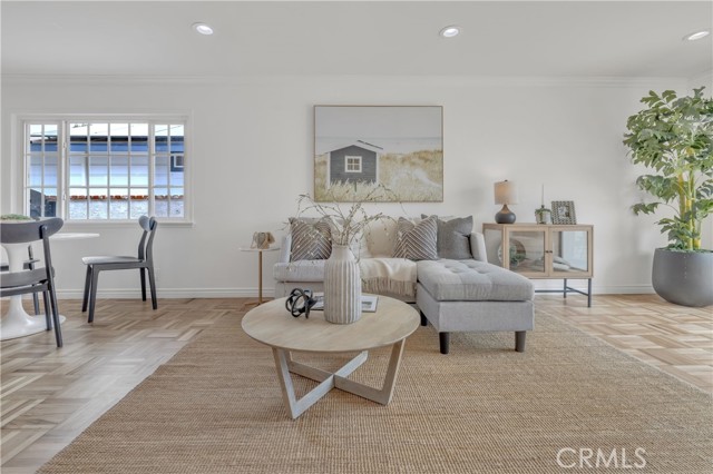 Detail Gallery Image 5 of 25 For 2002 Pattiz Ave, Long Beach,  CA 90815 - 4 Beds | 2 Baths