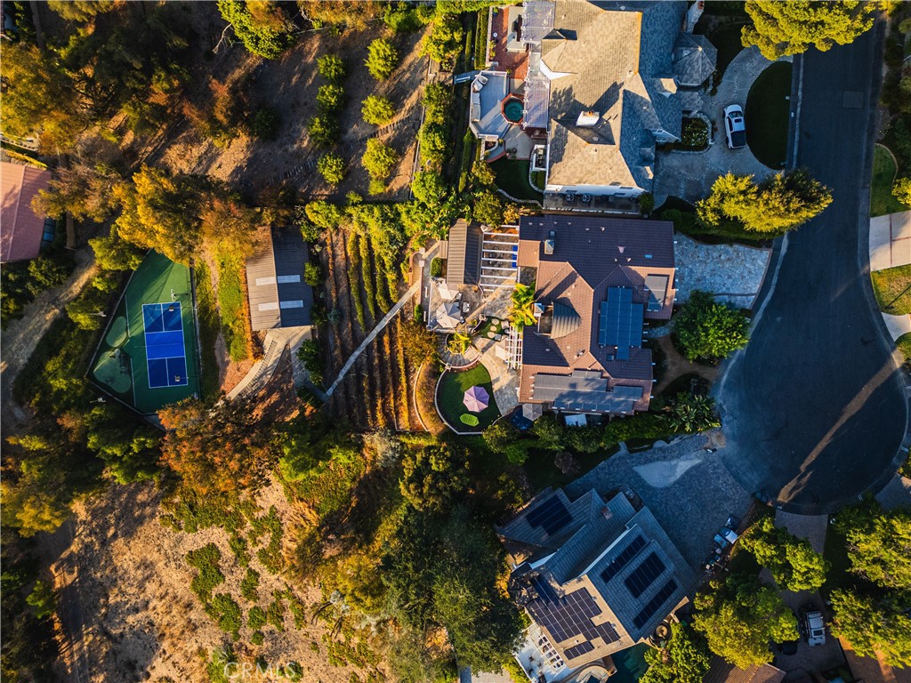 https://media.crmls.org/medias/e68a0123-57c6-4cf9-bc3c-e2e3b49b7350.jpg?preset=X-Large