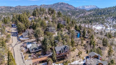 Detail Gallery Image 3 of 75 For 32455 Scandia, Running Springs,  CA 92382 - 3 Beds | 3 Baths