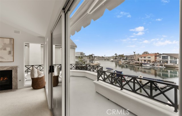 16201 Santa Barbara Lane, Huntington Beach CA: https://media.crmls.org/medias/e68a9ec7-7aec-4344-a50f-f00897dd7531.jpg