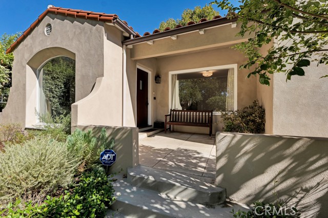 Detail Gallery Image 1 of 36 For 14627 Killion St, Sherman Oaks,  CA 91411 - 2 Beds | 2 Baths