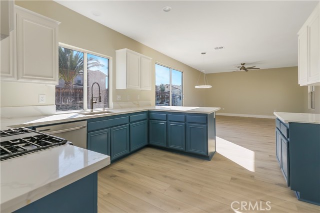 Detail Gallery Image 7 of 27 For 242 Spinnaker, San Jacinto,  CA 92583 - 4 Beds | 3 Baths