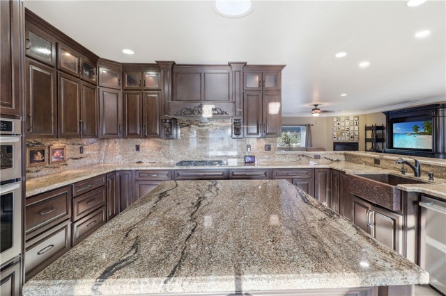 Image 17 of 52 For 16025 Perry Heights