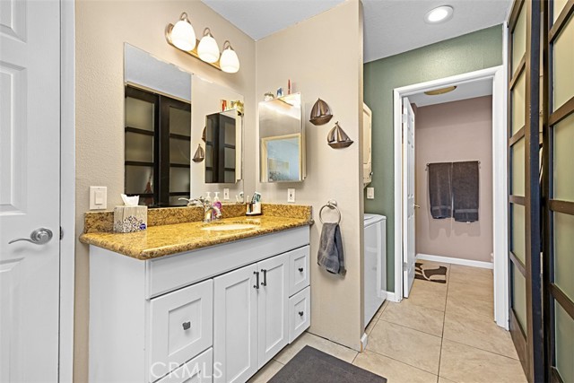 1040 Central Avenue, Riverside CA: https://media.crmls.org/medias/e68b7a4a-63bd-496f-939c-eaf72222d61c.jpg