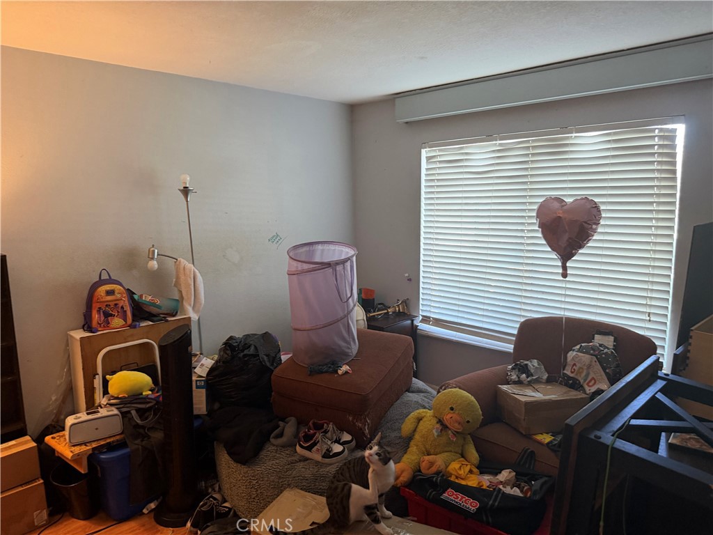 https://media.crmls.org/medias/e68cb101-bbfb-4a77-ba88-c7c62761ad08.jpg?preset=X-Large