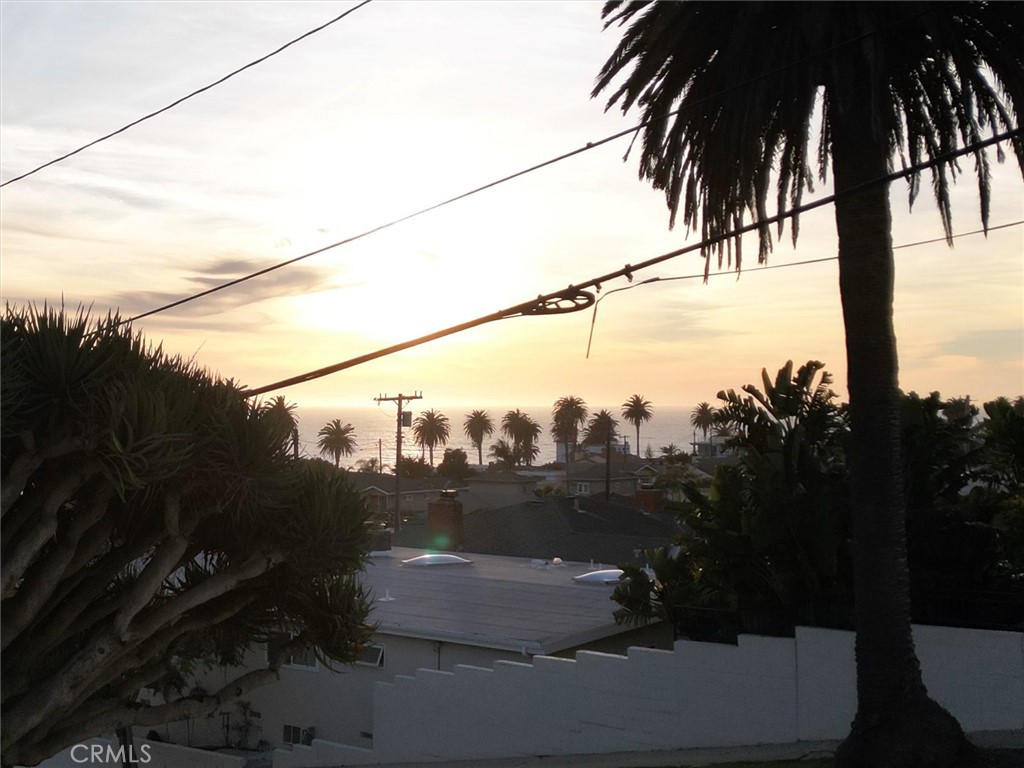 https://media.crmls.org/medias/e68cdc27-999a-44f7-b61a-48bbcc291e19.jpg?preset=X-Large
