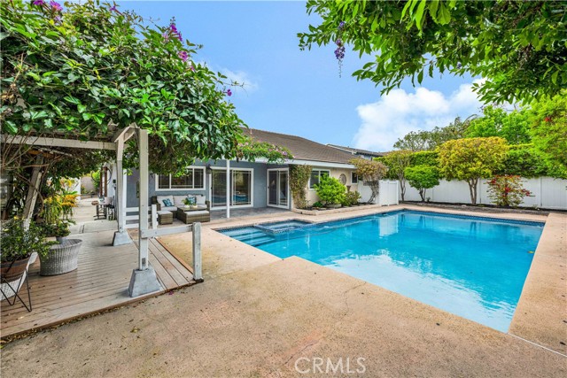 Detail Gallery Image 4 of 56 For 17830 Winterberry St, Fountain Valley,  CA 92708 - 5 Beds | 3 Baths