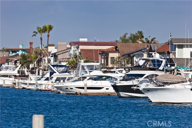213 Baltimore Avenue, Huntington Beach CA: https://media.crmls.org/medias/e68df249-cd53-4576-9666-8cc015354e67.jpg