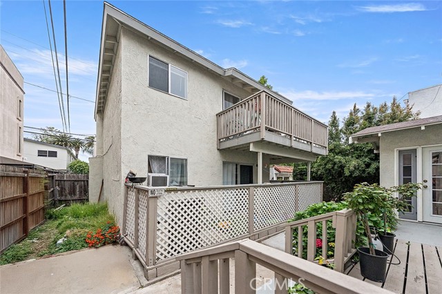 905 Gardenia Avenue, Long Beach CA: https://media.crmls.org/medias/e68e53da-7999-4ba2-bd2a-c70fffc31743.jpg