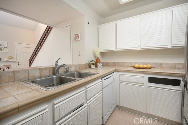 Detail Gallery Image 7 of 23 For 25671 Le Parc #10,  Lake Forest,  CA 92630 - 2 Beds | 1 Baths