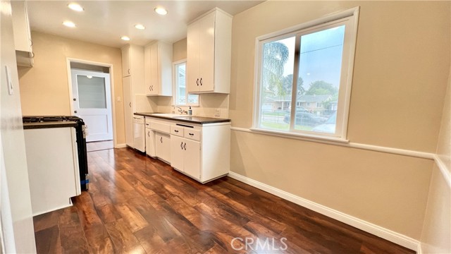 Detail Gallery Image 4 of 15 For 2443 Kellogg Park Dr, Pomona,  CA 91768 - 3 Beds | 2 Baths