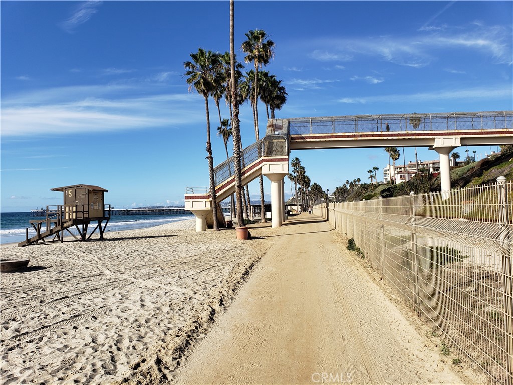 https://media.crmls.org/medias/e68f4515-b247-4972-a0c5-8c4ea0e6a66a.jpg?preset=X-Large