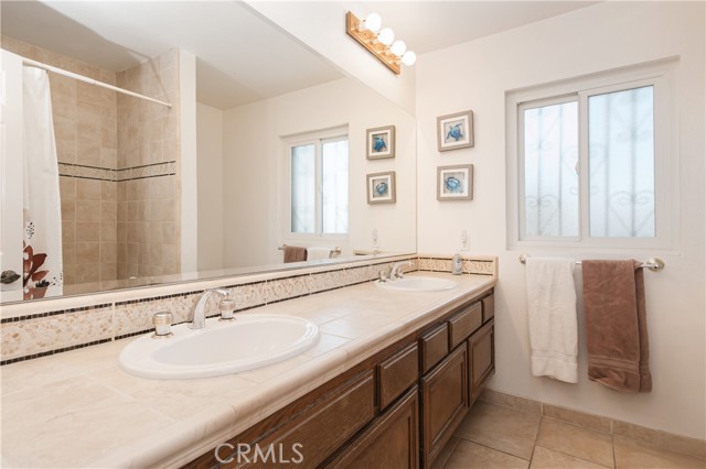 10200 Bothwell Road, Northridge CA: https://media.crmls.org/medias/e6906e8d-df22-43a7-af8e-83d675b1ec80.jpg