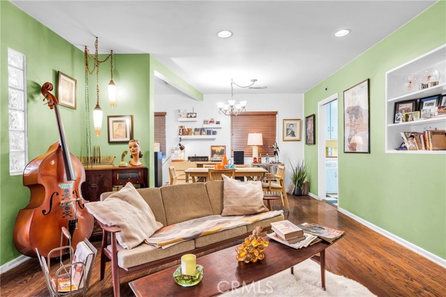 Detail Gallery Image 13 of 29 For 5425 Halbrent, Sherman Oaks,  CA 91411 - 3 Beds | 2 Baths