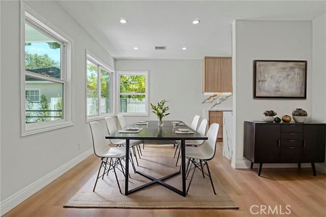Detail Gallery Image 30 of 32 For 19120 Bessemer St, Tarzana,  CA 91335 - 4 Beds | 3 Baths