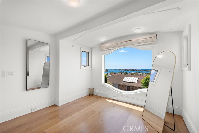 Detail Gallery Image 47 of 75 For 530 Kings Rd, Newport Beach,  CA 92663 - 5 Beds | 4/3 Baths