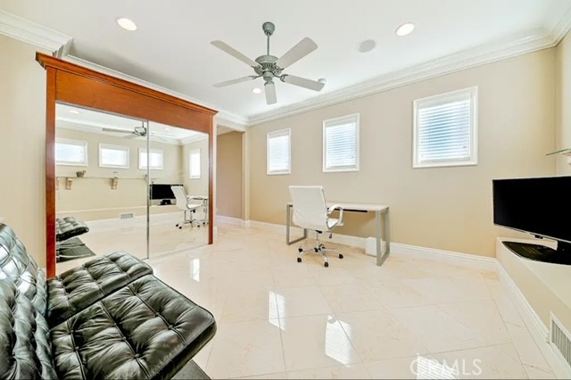 Detail Gallery Image 13 of 34 For 225 11th St, Huntington Beach,  CA 92648 - 4 Beds | 4/1 Baths