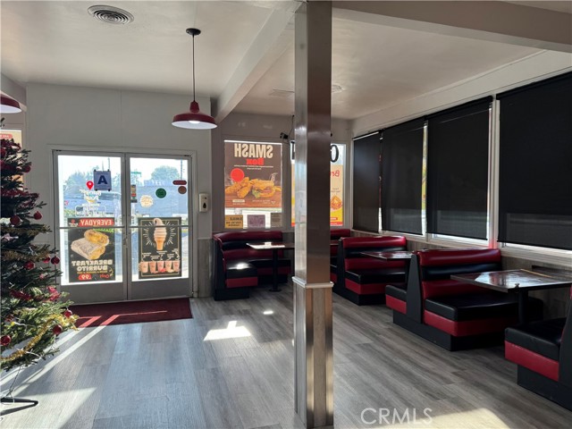 10501 Hole Avenue, Riverside CA: https://media.crmls.org/medias/e6924105-cae8-4678-9389-d96bffd9870f.jpg