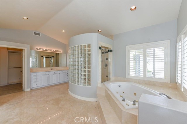 E694895c B867 4651 Ba8a Aaa4df59e61d