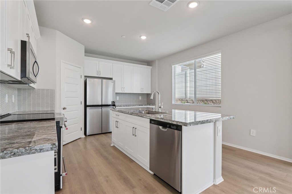 MLS #OC25222451 image #11