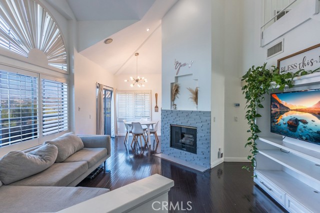 Detail Gallery Image 3 of 38 For 18213 Flynn Dr #132,  Canyon Country,  CA 91387 - 2 Beds | 2 Baths