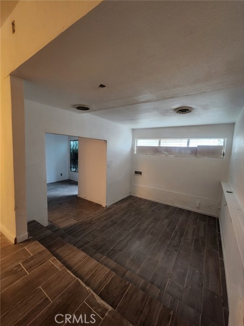 Detail Gallery Image 3 of 5 For 7807 S Western Ave, Los Angeles,  CA 90047 - 1 Beds | 1/1 Baths