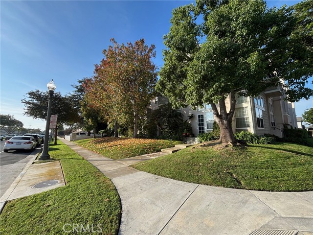 Detail Gallery Image 3 of 11 For 10637 Walnut, Los Alamitos,  CA 90720 - 2 Beds | 2/1 Baths
