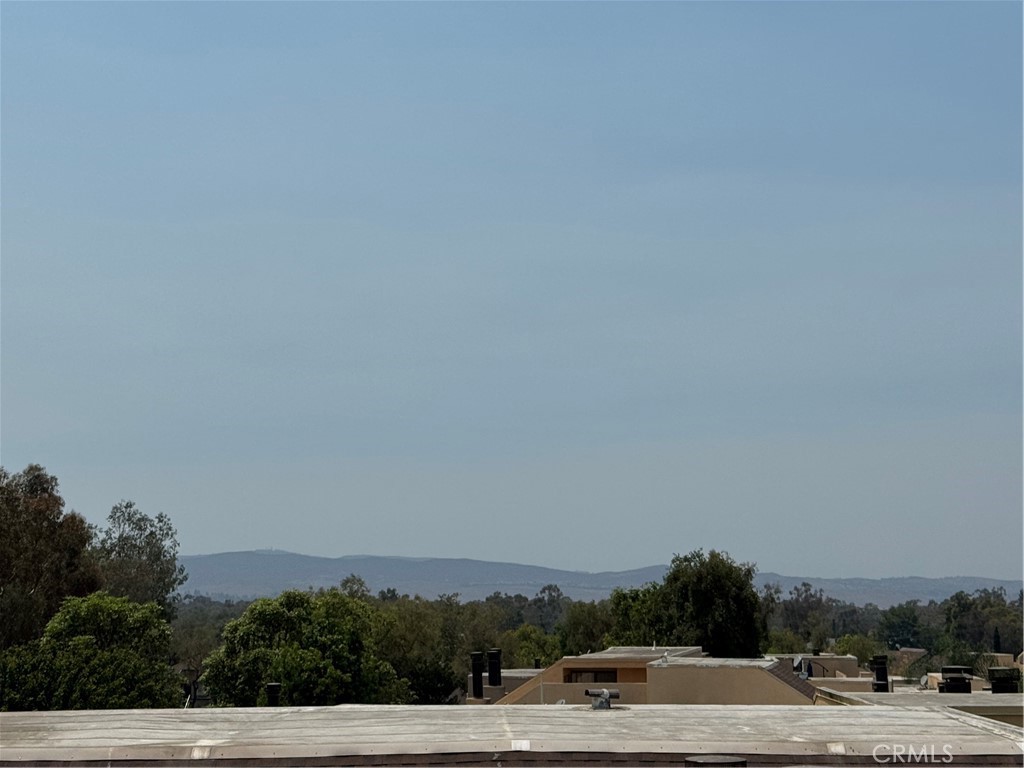 https://media.crmls.org/medias/e69682cc-9303-44be-8433-4d77ab2b315b.jpg?preset=X-Large