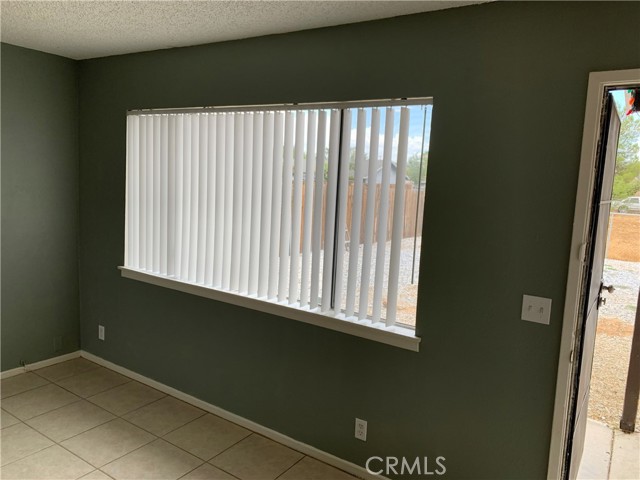 Detail Gallery Image 5 of 9 For 21010 Sitting Bull Rd #3,  Apple Valley,  CA 92308 - 2 Beds | 1 Baths