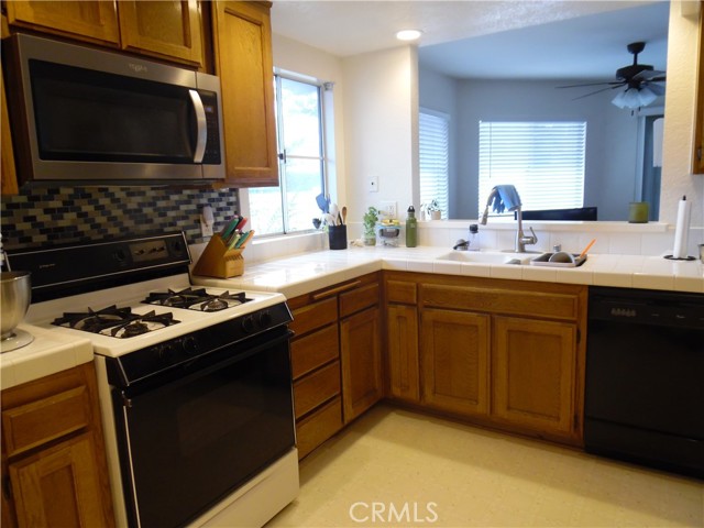 Detail Gallery Image 11 of 28 For 1806 Rory Ln #9,  Simi Valley,  CA 93063 - 2 Beds | 2/1 Baths