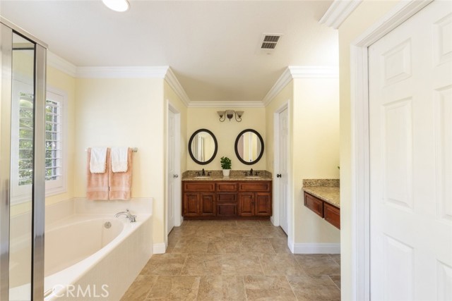 4127 Forest Highlands Circle, Corona CA: https://media.crmls.org/medias/e698ce35-5214-49c1-834e-bf10e452cbc3.jpg