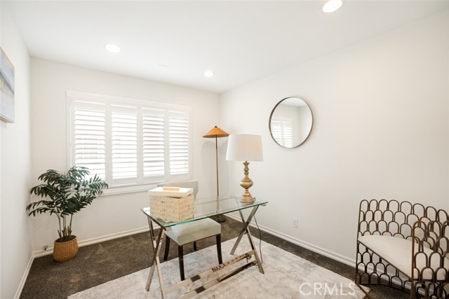 4405 W Sarah Street, Burbank CA: https://media.crmls.org/medias/e6992adf-ccf2-4980-8929-fb96d6a60461.jpg