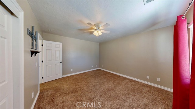 15460 Mandan Road, Apple Valley CA: https://media.crmls.org/medias/e69a2d8e-5d0b-44e2-acbd-5e8604867229.jpg