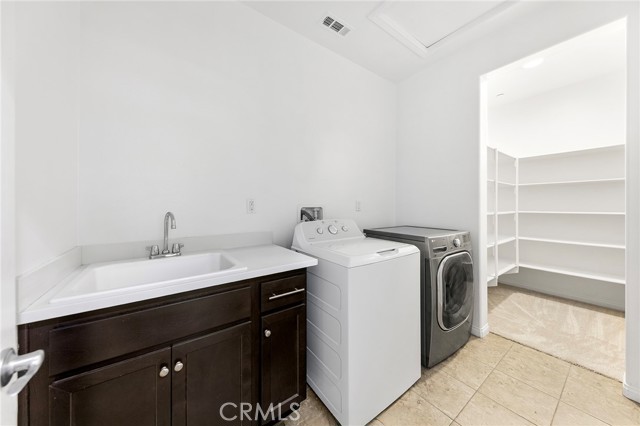 7733 Lupin Street, Chino CA: https://media.crmls.org/medias/e69a91e4-b759-4657-a897-c5b45c5a5fef.jpg