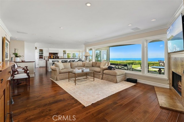 49 Cambria Drive, Corona del Mar CA: https://media.crmls.org/medias/e69bf284-2345-4699-a0c7-aa833c148fcd.jpg