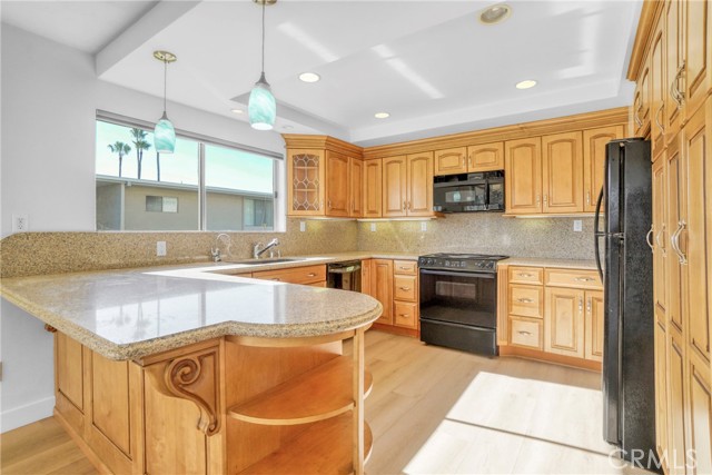 Large and Bright Kitchen