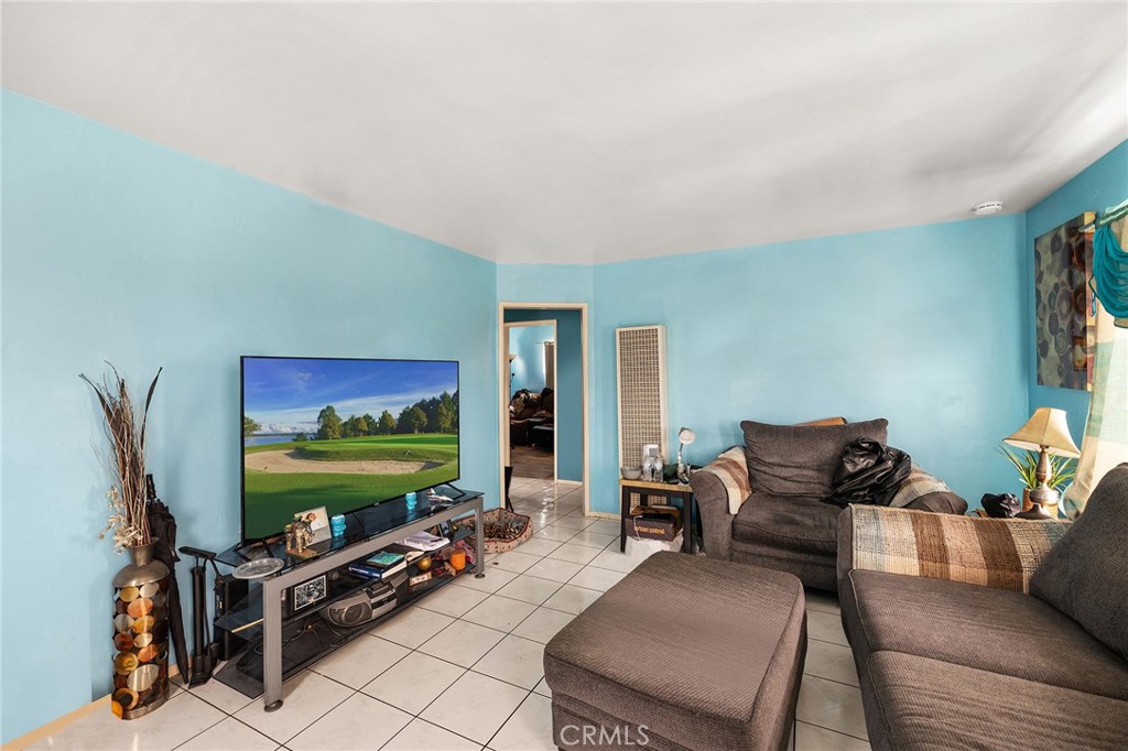 4077 Winona Avenue - photo 6