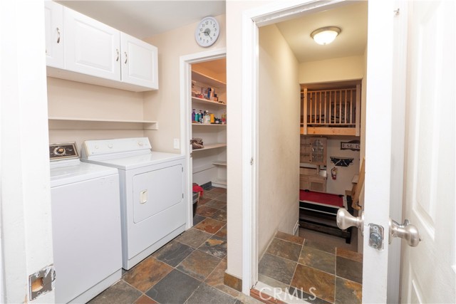 42531 Cedar Ave, Big Bear Lake CA: https://media.crmls.org/medias/e69ca1b4-c500-448f-84b0-a72e615225ab.jpg