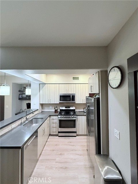 Detail Gallery Image 8 of 13 For 24585 Town Center Dr #4104,  Valencia,  CA 91355 - 2 Beds | 2 Baths