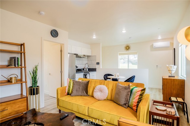 348 & 350 27th Street, San Diego CA: https://media.crmls.org/medias/e69de5ea-83f4-413d-93fa-a828f3cbdf37.jpg