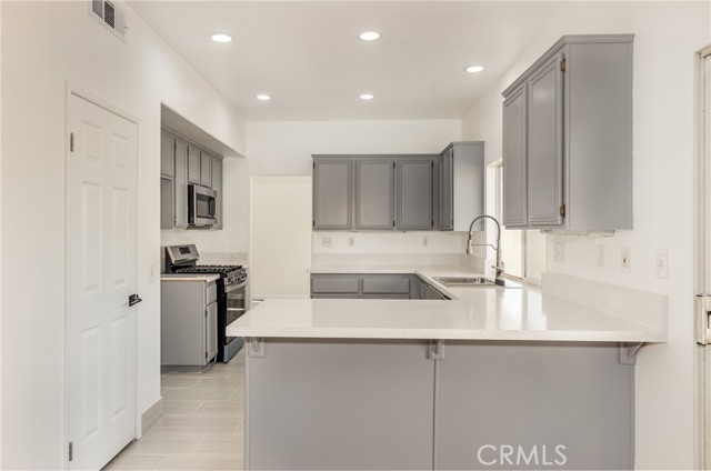 27615 Chatham Lane, Menifee CA: https://media.crmls.org/medias/e69e0357-7559-4170-b55a-54d2cd5a61ce.jpg