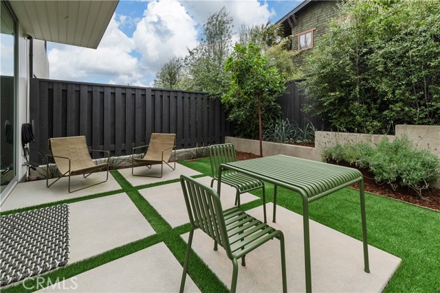 68 E F Street, Encinitas CA: https://media.crmls.org/medias/e69e818a-4441-4909-9e18-6d497aa793df.jpg