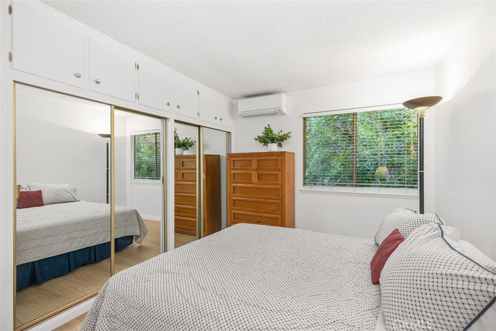 MLS #OC25261142 image #15