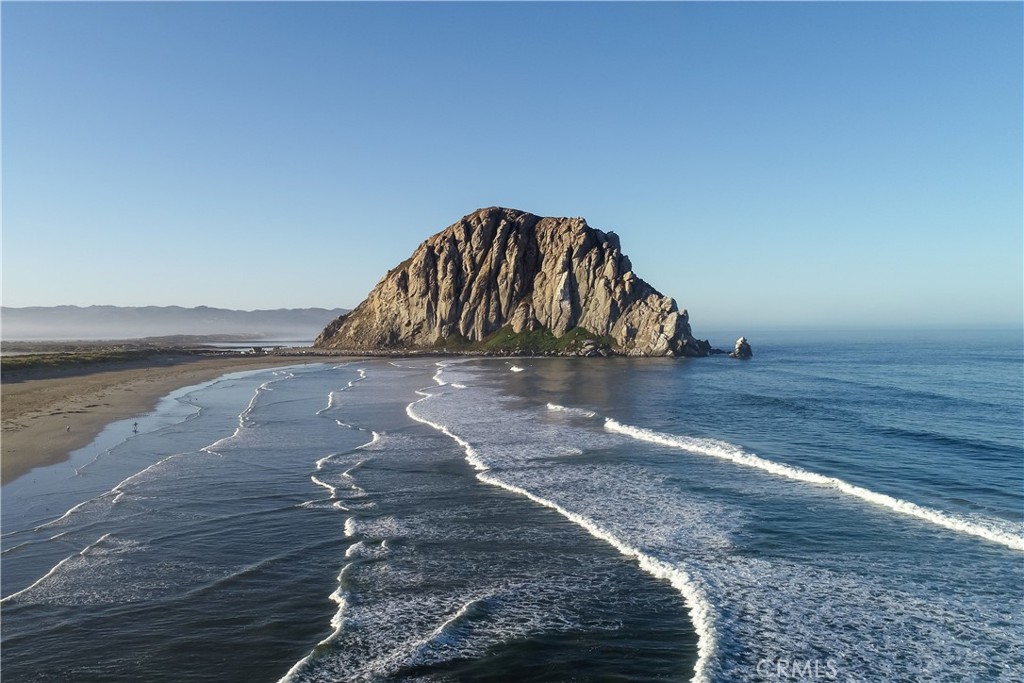 https://media.crmls.org/medias/e69fdd5c-d467-4d74-999e-4e7ce12db83f.jpg?preset=X-Large