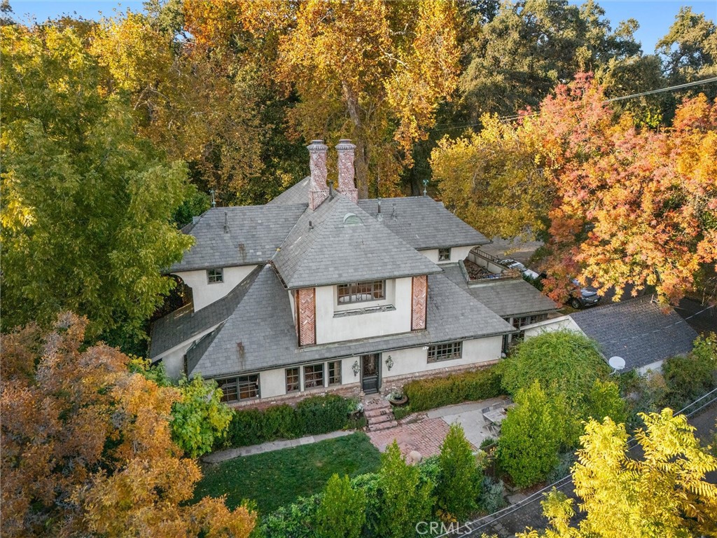 https://media.crmls.org/medias/e6a02edd-2313-48ca-a37f-916c1673c33e.jpg?preset=X-Large