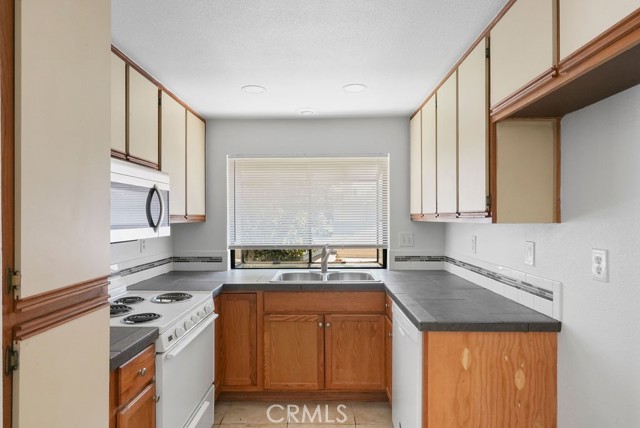 Detail Gallery Image 10 of 24 For 369 Deerfield #35,  Irvine,  CA 92606 - 2 Beds | 1 Baths